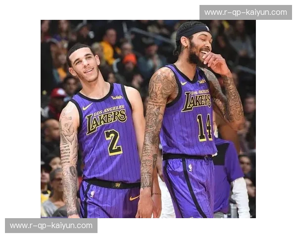 紫金图腾与东方回响：当湖人遇上中国，一场跨越万里的“恋爱”与“博弈”